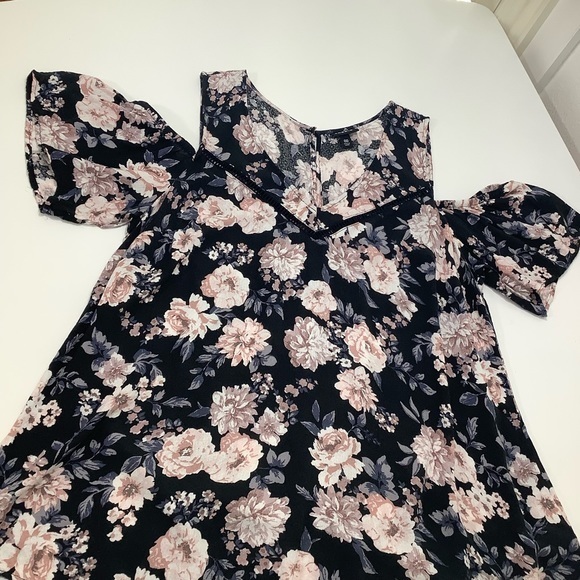 torrid 00 floral cold shoulder v neck blouse size M/L or 10 EUC - Picture 12 of 14